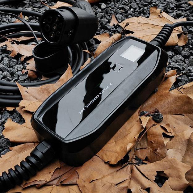 Laadukkaat mobiililaturit ja latauskaapelit sähköauton lataukseen kotona, mökillä ja matkoilla