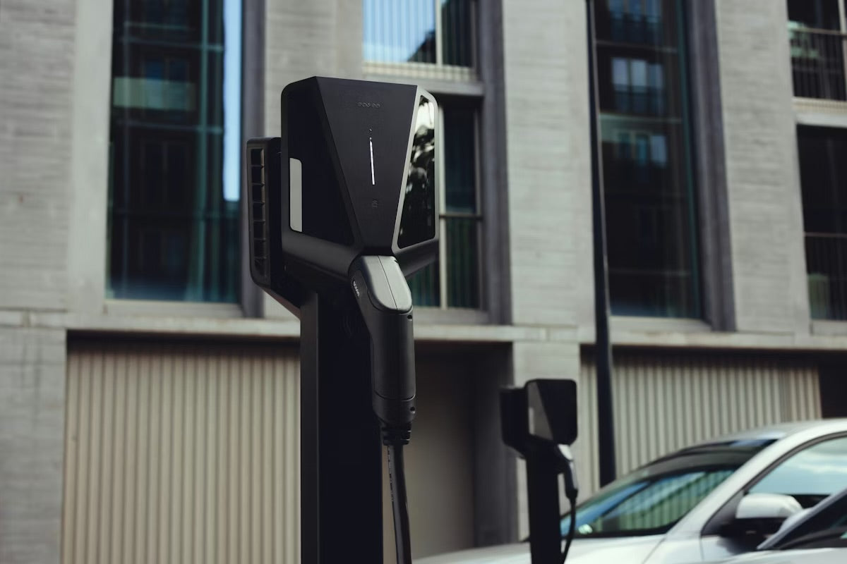 Easee Charge Pro 22kW ISO15118 V2G- yhteensopiva latausasema suurempiin kohteisiin tai vaativampaan lataustarpeeseen - autonlataus.com