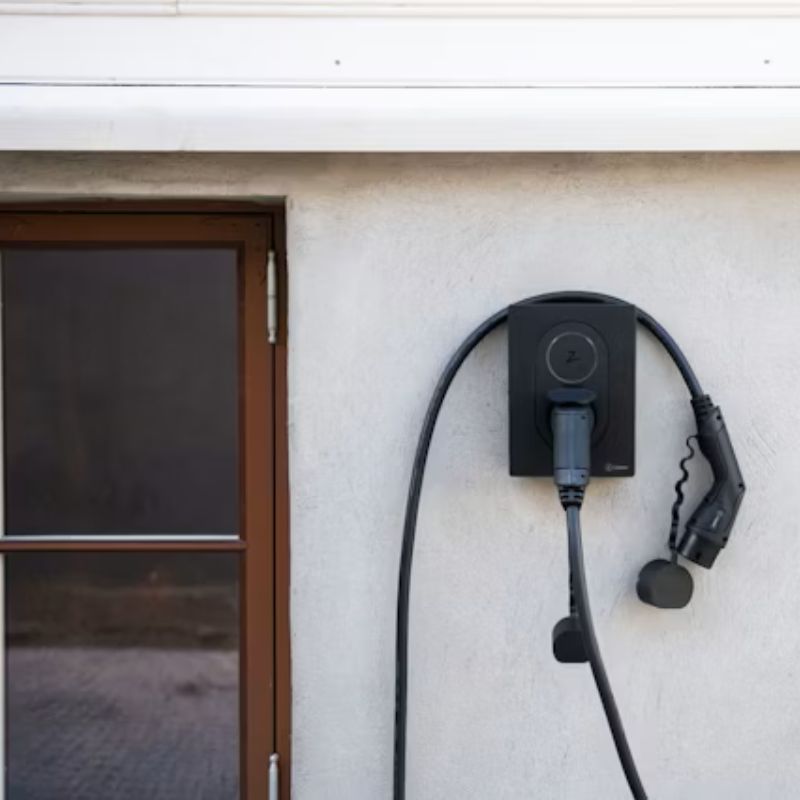 Aurinkolataus järjestelmä 10kW, SMA invertteri, 24 paneelia, Wallbox/ Zaptec latausasema ja PowerBoost/ Sense Asennettuna (PK-seutu) - autonlataus.com